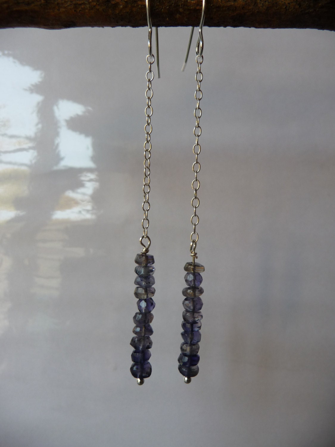 Lange Sterling Silberkette Und Facettierten Iolith Ohrringe von MulberryDogJewellery