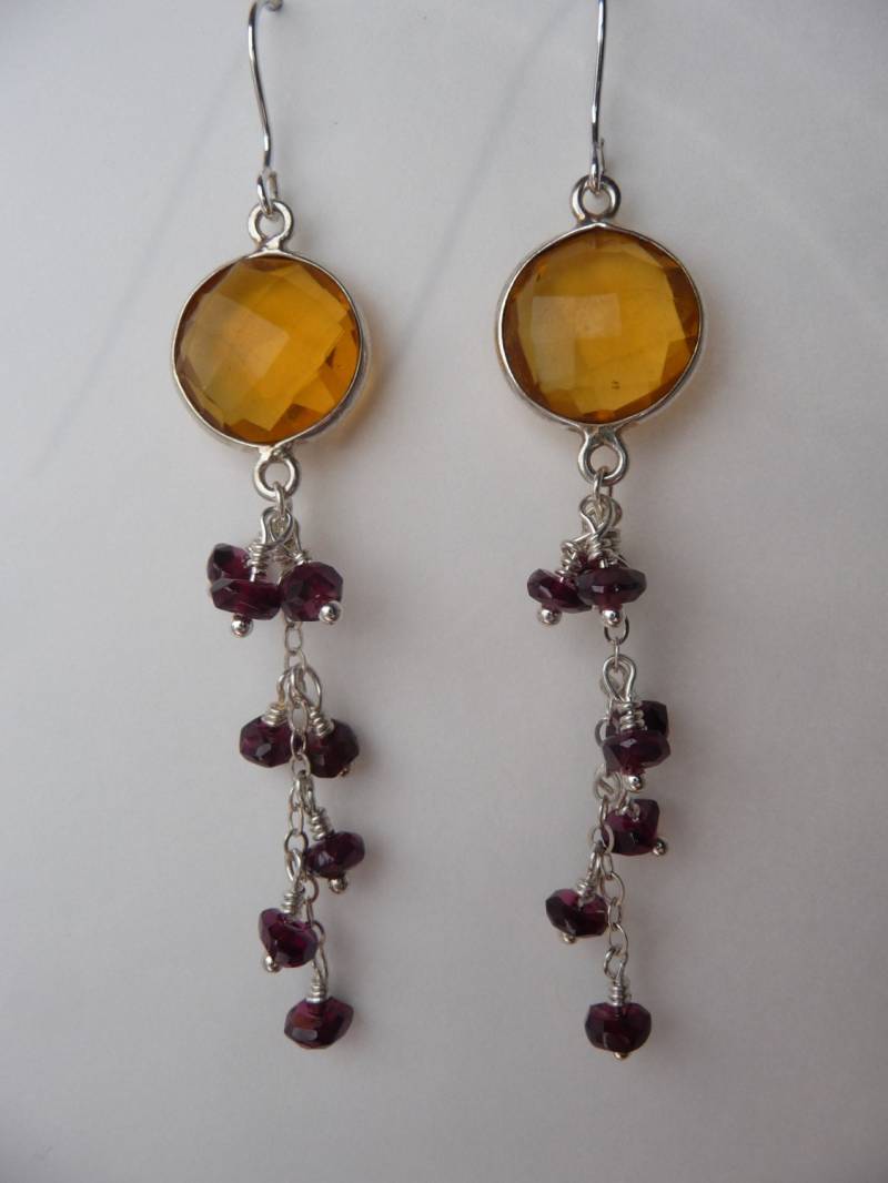 Lünette Set Citrin Quarz Ohrringe Mit Facettierten Granat Tropfen Lünette Set Citrin Quarz Ohrringe Mit Facettierten Granat Tropfen von MulberryDogJewellery
