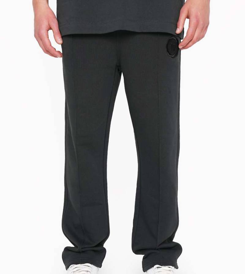Multiply Apparel - Creased - Jogginghose in Schwarz mit Siegel-Grafik von Multiply Apparel
