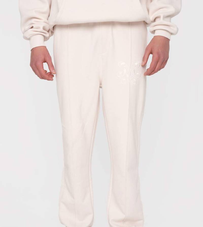 Multiply Apparel - Creased - Jogginghose in Wollweiß mit Falten von Multiply Apparel