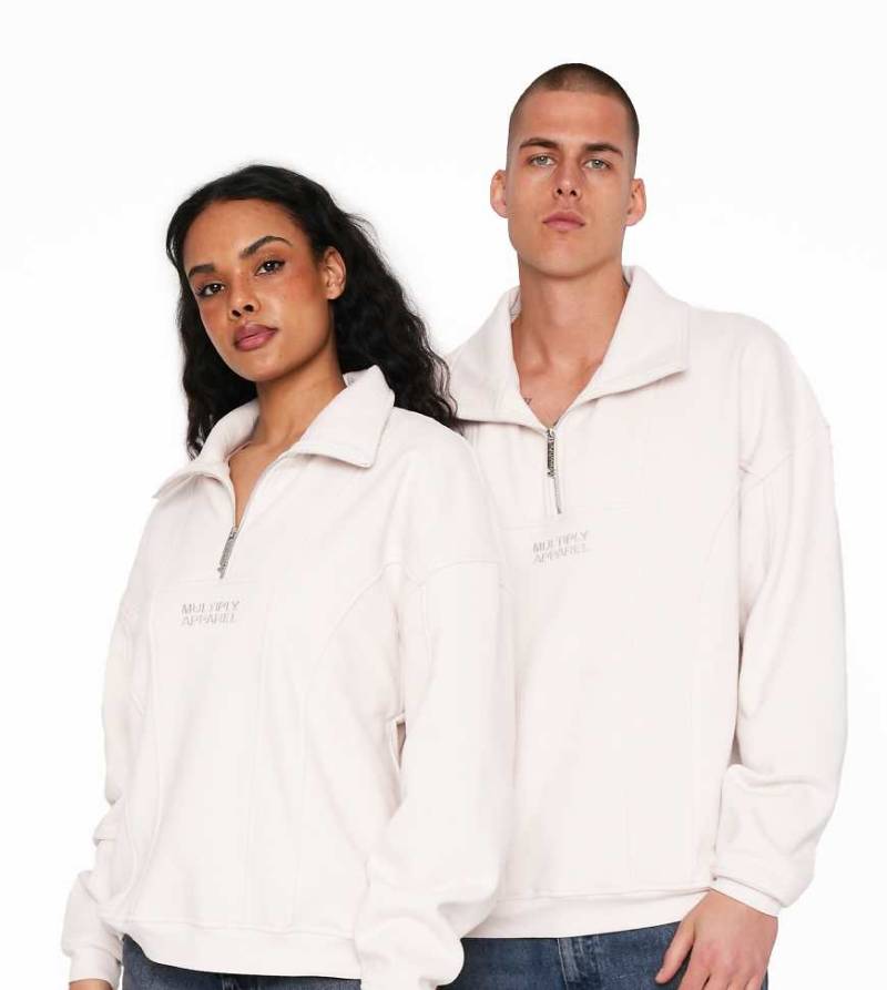 Multiply Apparel - Day Explorer - Oversize-Polohemd in Wollweiß mit kurzem Reißverschluss von Multiply Apparel