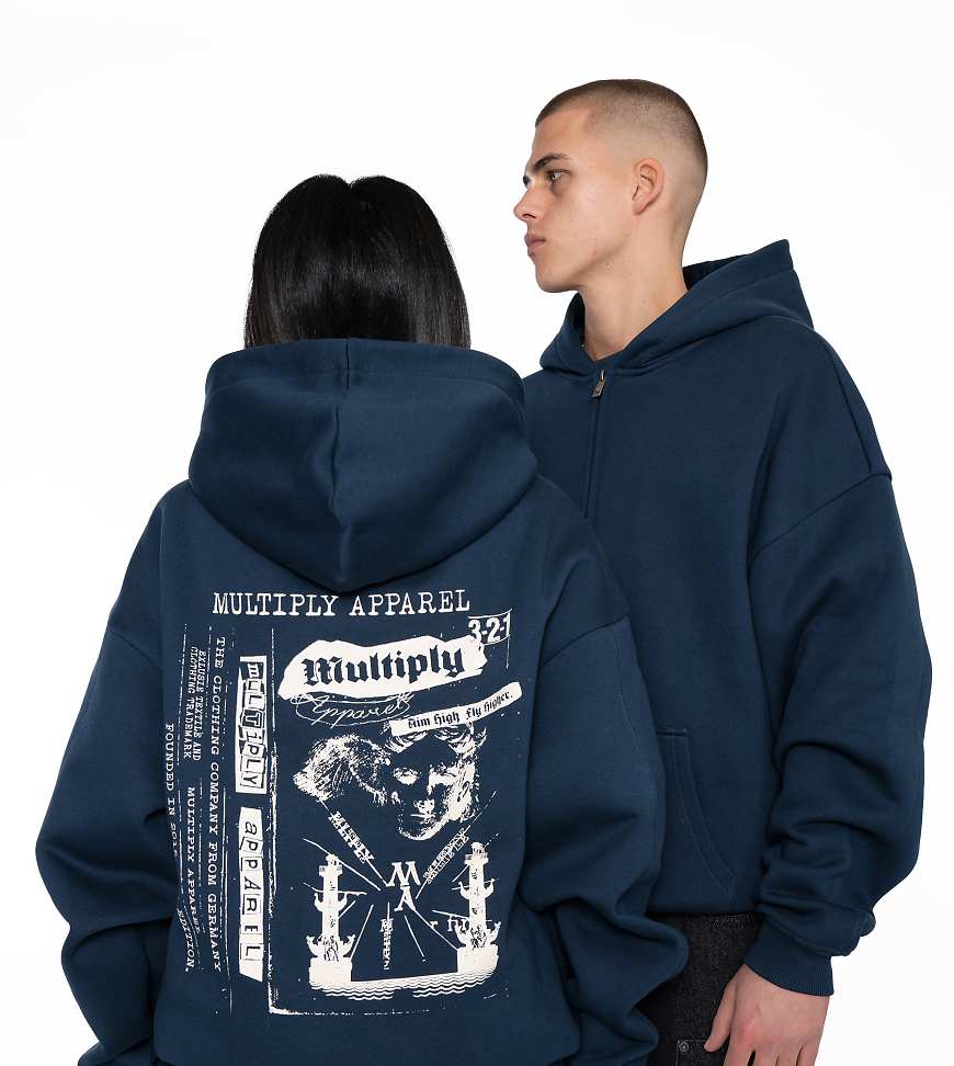 Multiply Apparel - Fly High - Oversize-Kapuzenjacke in Prunkblau Multiply Apparel - Fly High - Oversize-Kapuzenjacke in Prunkblau von Multiply Apparel