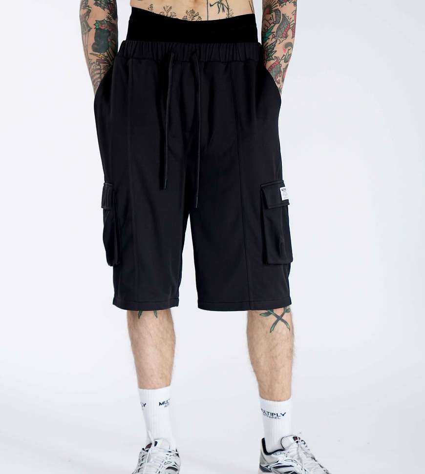 Multiply Apparel - Grid - Utility-Shorts in schwarze Limonade mit Oversize-Passform Multiply Apparel - Grid - Utility-Shorts in schwarze Limonade mit Oversize-Passform von Multiply Apparel