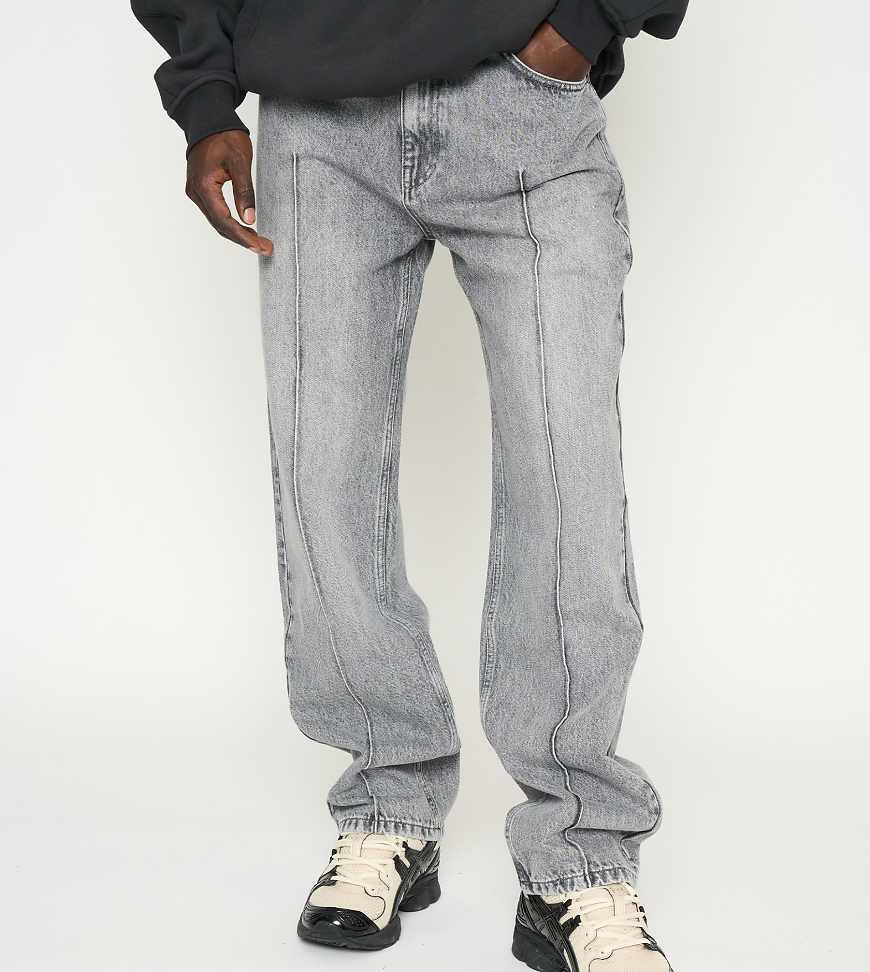 Multiply Apparel - Multiply - Jeans in Grau mit Faltendetail von Multiply Apparel