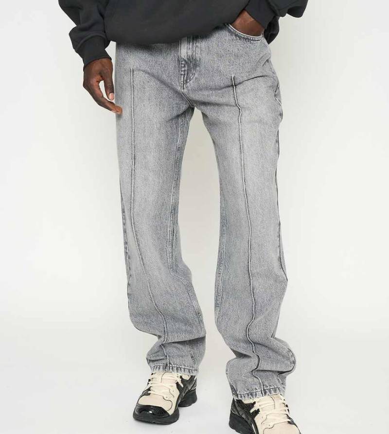 Multiply Apparel - Multiply - Jeans in Grau mit Faltendetail von Multiply Apparel