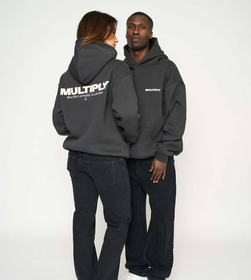 Multiply Apparel - Multiply - Jeans in Schwarz mit Faltendetail von Multiply Apparel