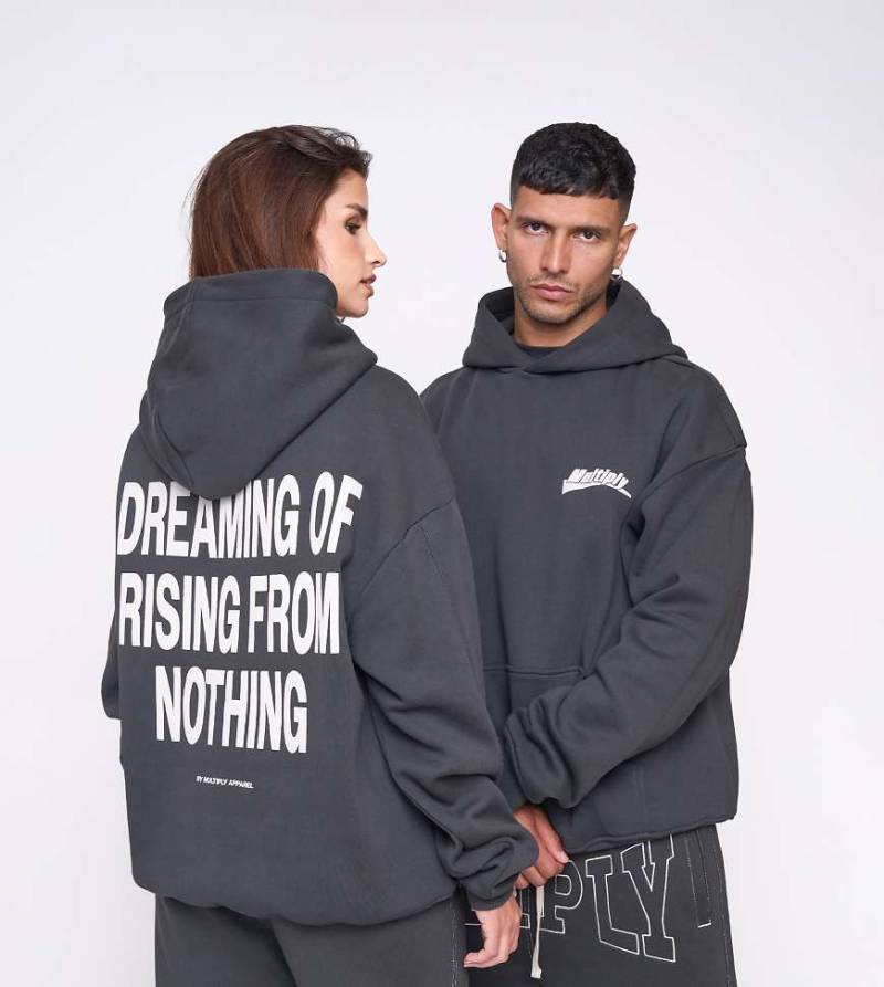Multiply Apparel - Oversize-Kapuzenpullover in der Farbe Black Soda mit „Rising"-Print-Schwarz von Multiply Apparel