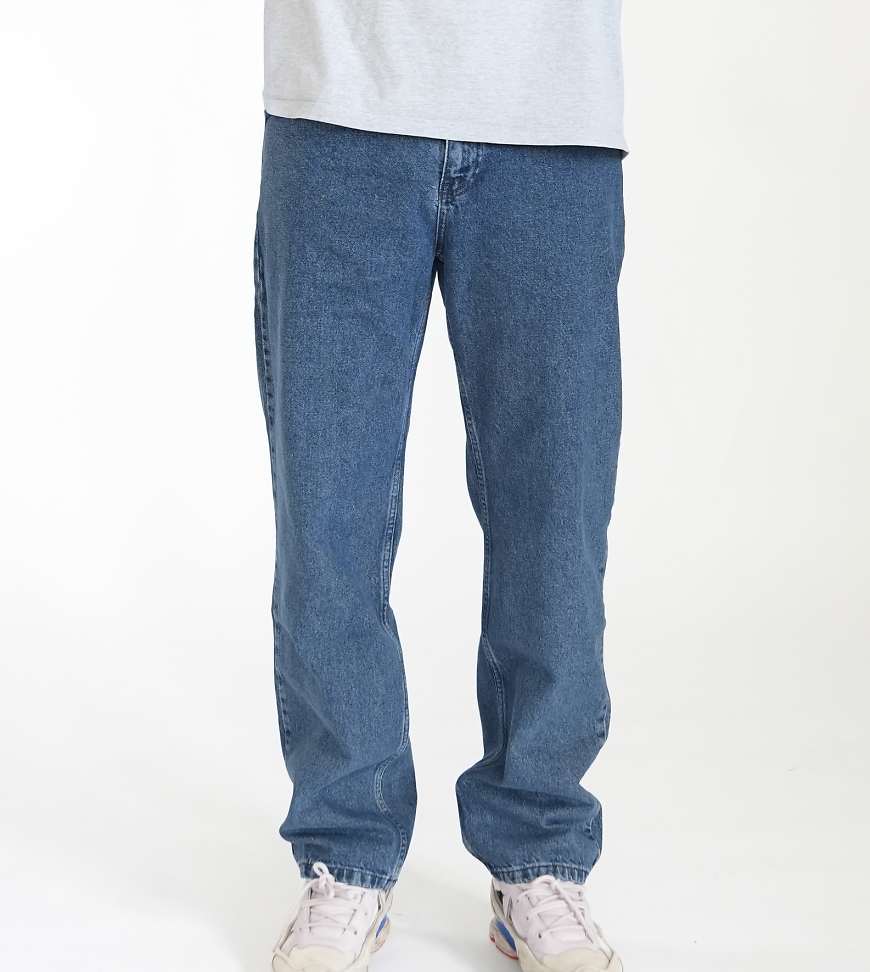 Multiply Apparel - Slick - Gerade geschnittene, weite Jeans in Hellblau Multiply Apparel - Slick - Gerade geschnittene, weite Jeans in Hellblau von Multiply Apparel