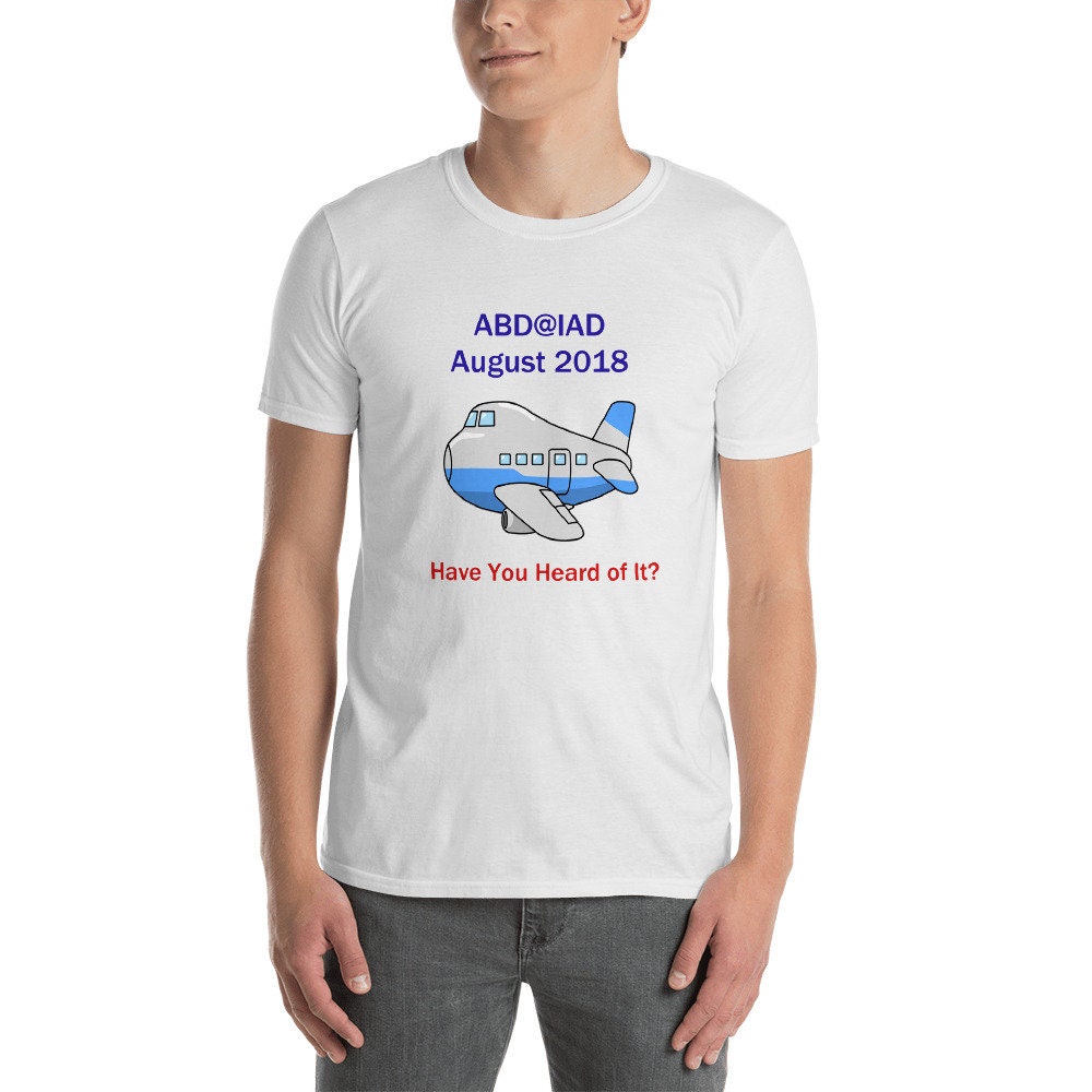 Geheimnis-Veranstaltung in Dulles Internationalen Kurzarm Unisex T-Shirt August 2018 Geheimnis-Veranstaltung in Dulles Internationalen Kurzarm Unisex T-Shirt August 2018 von MultiverseCorner