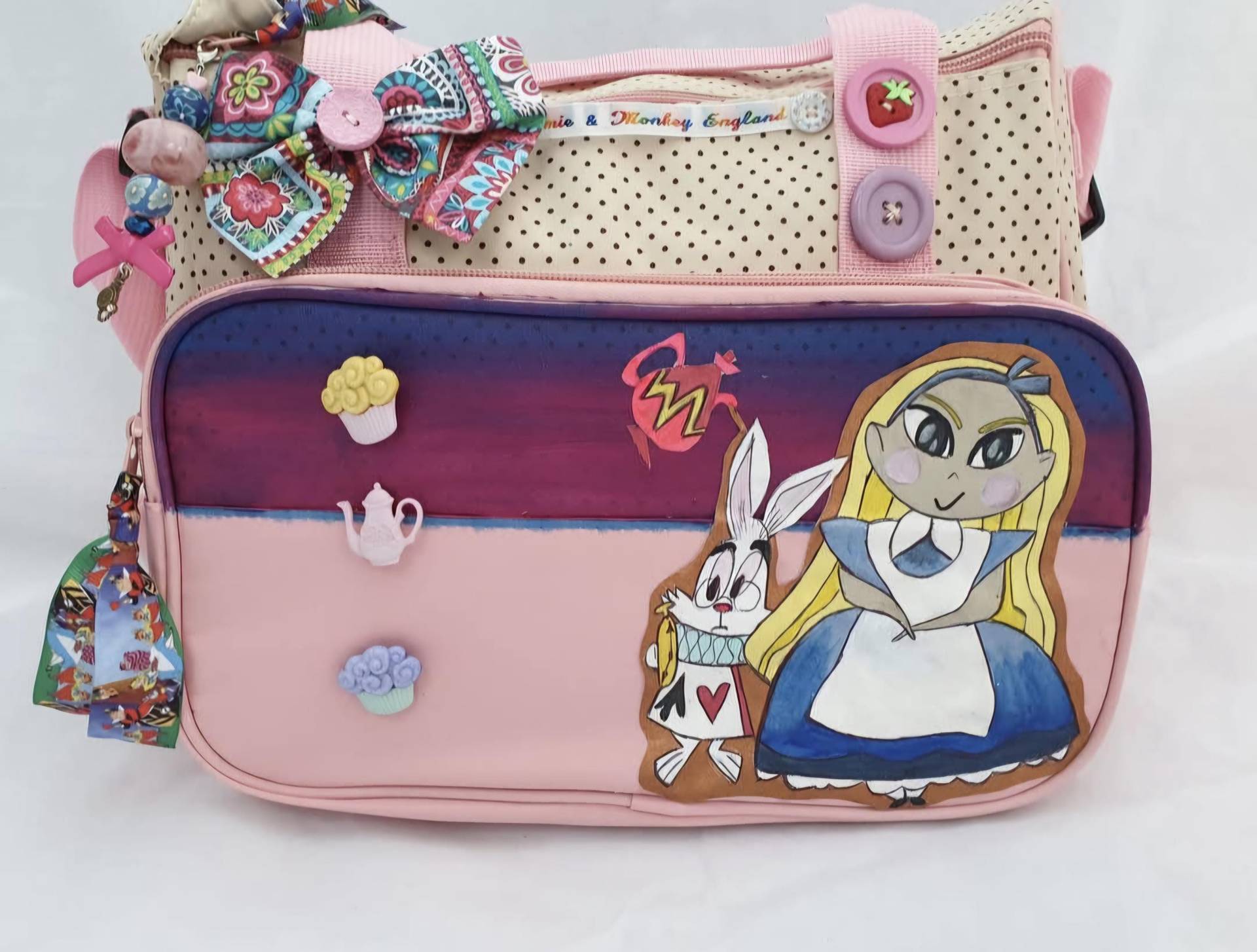 Kleiner Alice Im Wunderland Verrückter Hutmacher Weißes Kaninchen Luxus Mumie Windel Baby Wickeltasche von MummieMonkey