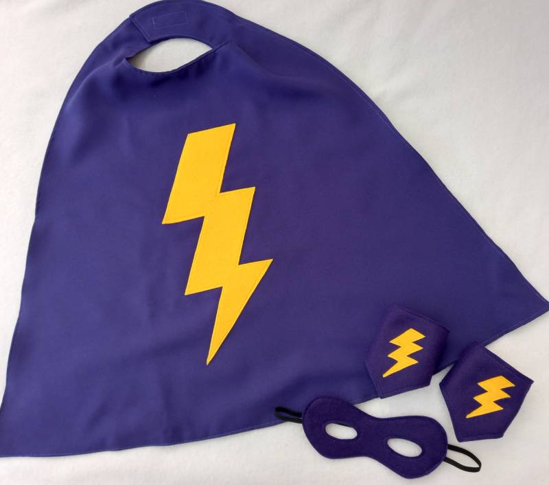 Blitz Umhang Mit Manschetten Und Maske. Kinderkostüm/Kostüm/Superheld. Perfektes Geschenk Oder Geschenk Blitz Umhang Mit Manschetten Und Maske. Kinderkostüm/Kostüm/Superheld. Perfektes Geschenk Oder Geschenk von MummyHughesy
