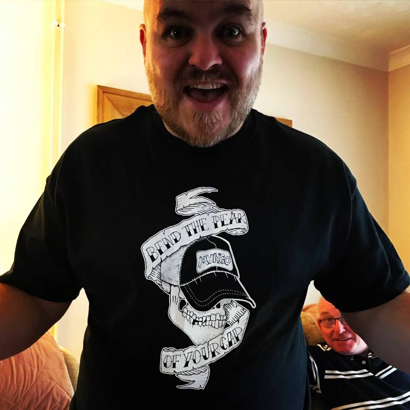 Biegen Sie Den Peak Ihrer Cap T-Shirts. M-xxl von MungoDraws