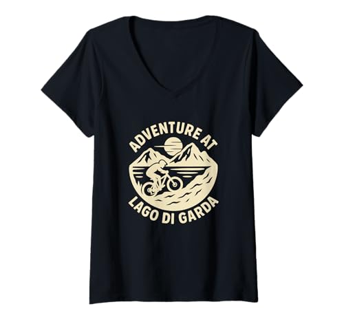 Damen Adventure at Lago die Gards T-Shirt mit V-Ausschnitt Damen Adventure at Lago die Gards T-Shirt mit V-Ausschnitt von Munich Deluxe