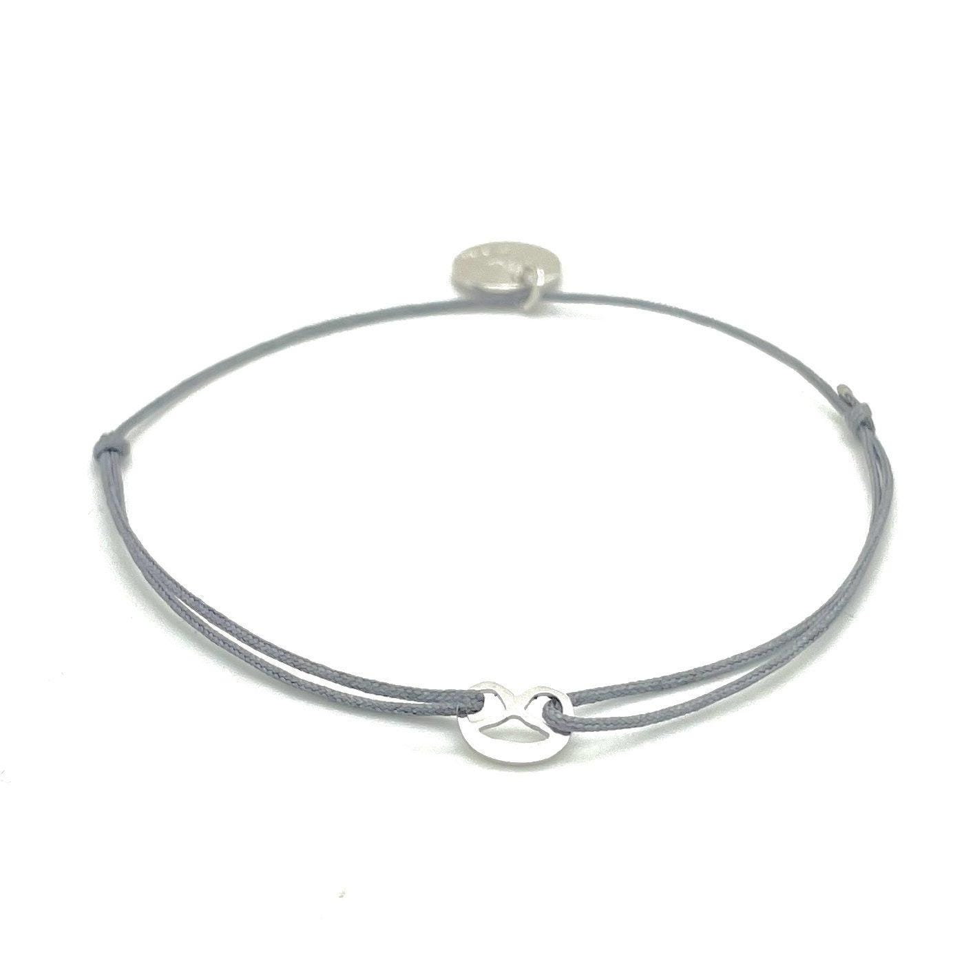 Micro Breze Armband Rhodiniert - Zarter Bayern-Schmuck Mini Brezn Charm Geschenkidee von MunichJewels