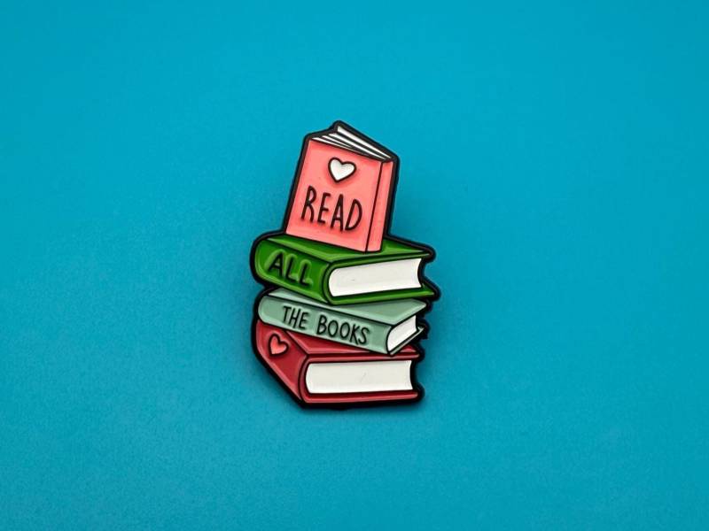 Read All The Books Pin - Book Lover Enamel Pin, Geschenk Für Leseratten, Bookworm Accessoire, Booktok Merchandise, Bibliophile Badge von MunichPigeonGang