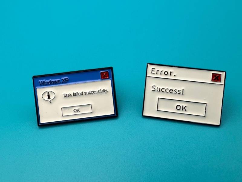 Windows Xp Error & Success Enamel Pin - Retro Computer Humor- Nerd Geschenk Y2K Tech Funny von MunichPigeonGang
