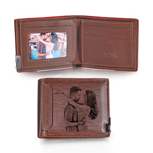 MunkiMix Personalisierte Foto Leder Bifold Geldbörsen für Männer Gravierte Skizze Bild/Name Initiale/Text Herren Geldbörse Geschenke für Ihn Vater Freund Ehemann Sohn (C1-Name Initiale, Rotbraun) von MunkiMix