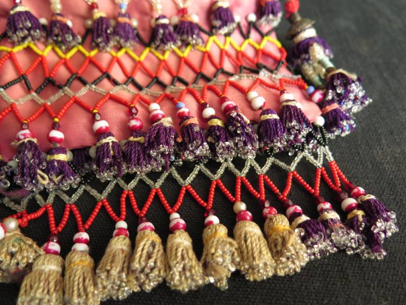 Antiker Beutel Aus Usbekistan Seide Mit Glasperlen Und Quasten Antiker Beutel Aus Usbekistan Seide Mit Glasperlen Und Quasten von MurathanAntiques