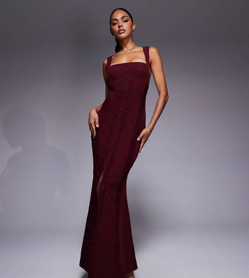 Murci - Exklusiv - Maxikleid in Pflaume mit eckigem Ausschnitt und transparentem Spitzeneinsatz-Lila von Murci