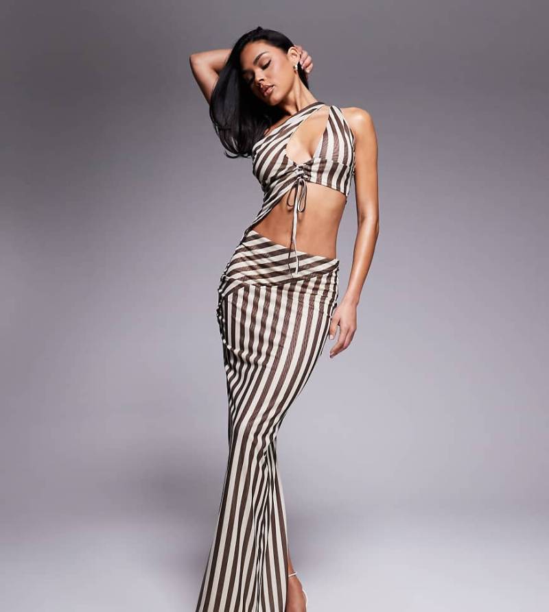 Murci - Exklusiv - Set aus One-Shoulder-Oberteil mit Schnürung und Maxirock aus Netzstoff mit braunen Streifen von Murci