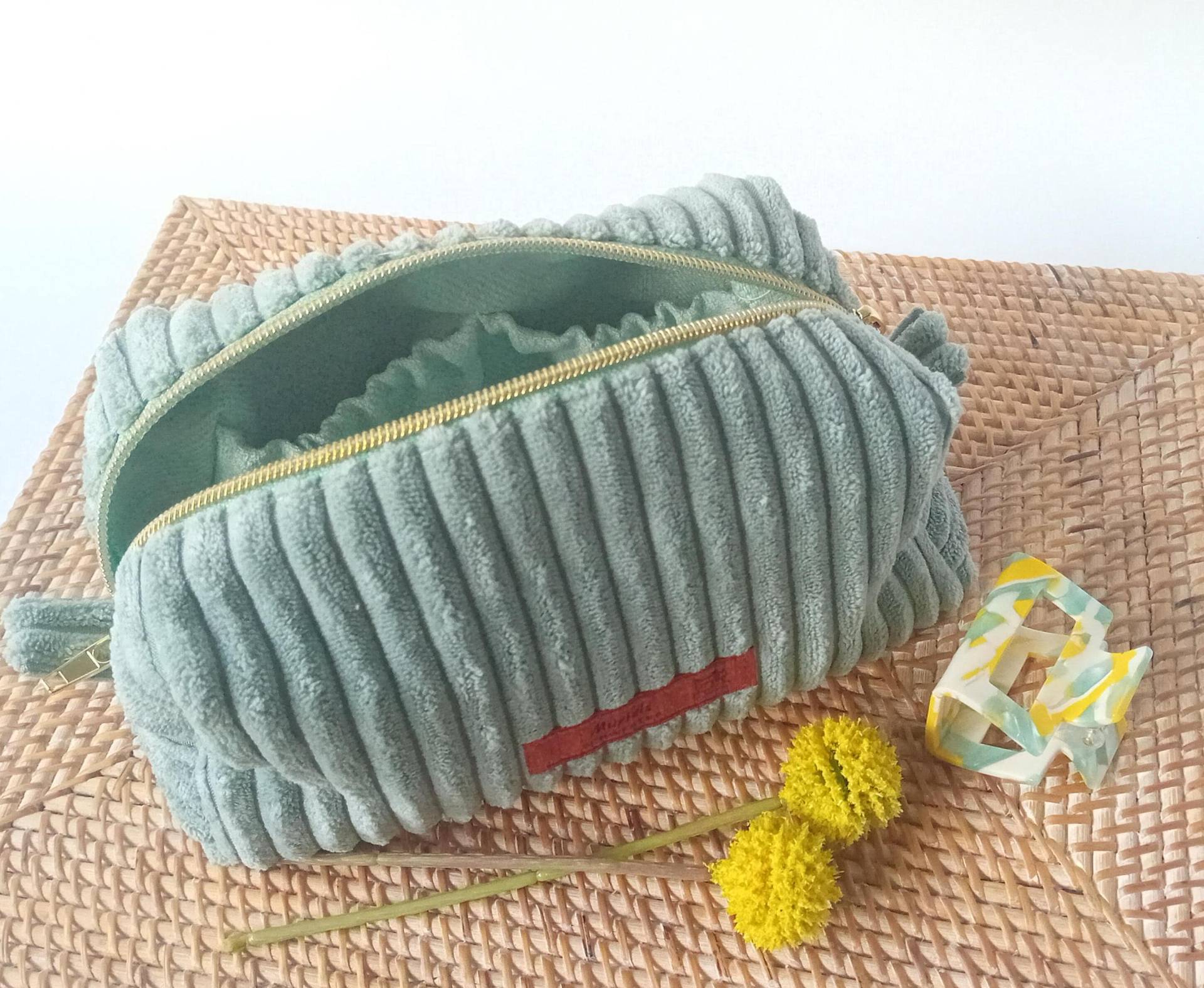 Kosmetiktasche Cord | Handgemachte Make Up Tasche Kulturtasche Für Damen Perfektes Geschenk Zum Muttertag von MurielsSchwester