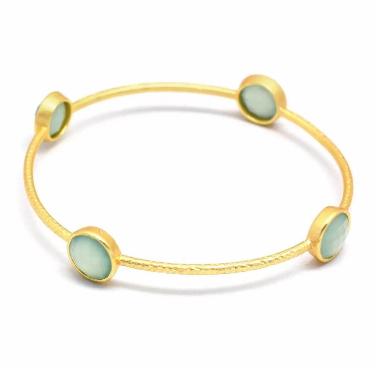 22K Gold Aqua Chalcedon Armreif 22K Gold Aqua Chalcedon Armreif von MurniCo