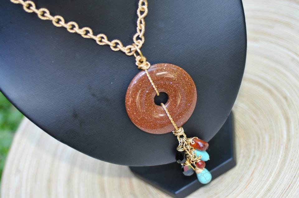 "Kette Mit Goldstein "Donut" Auf Geflochtenem Golddraht." "Kette Mit Goldstein "Donut" Auf Geflochtenem Golddraht." von MurniCo