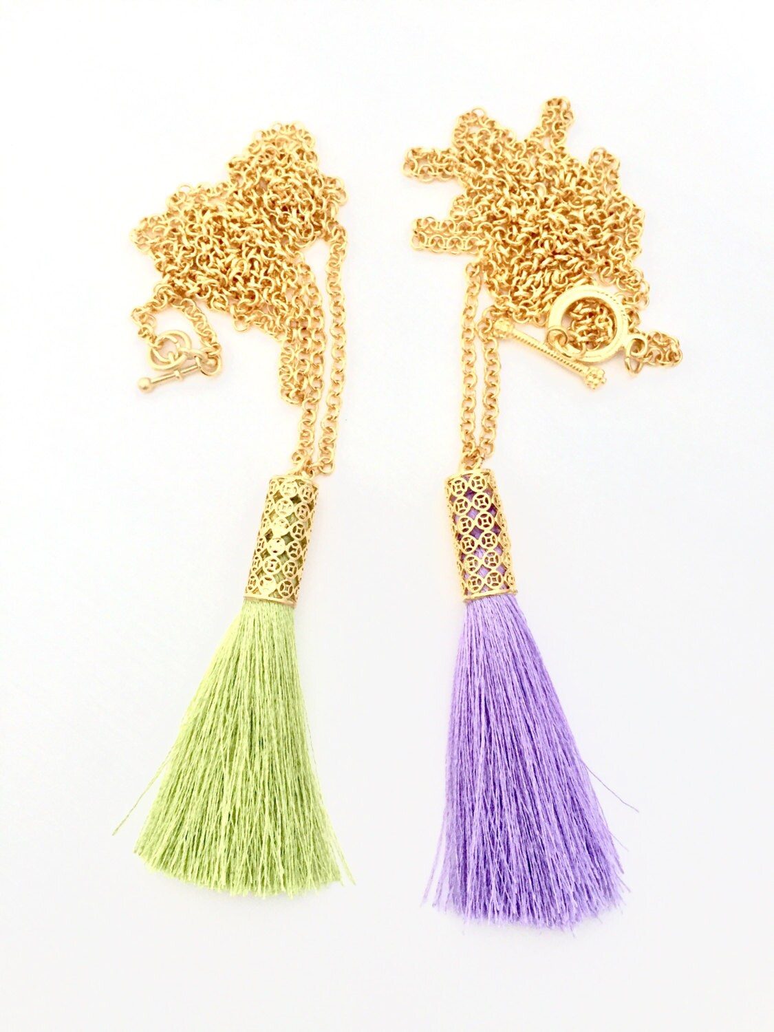 Lila Tassle An 22K Vergoldeter Rolo Kette Lila Tassle An 22K Vergoldeter Rolo Kette von MurniCo