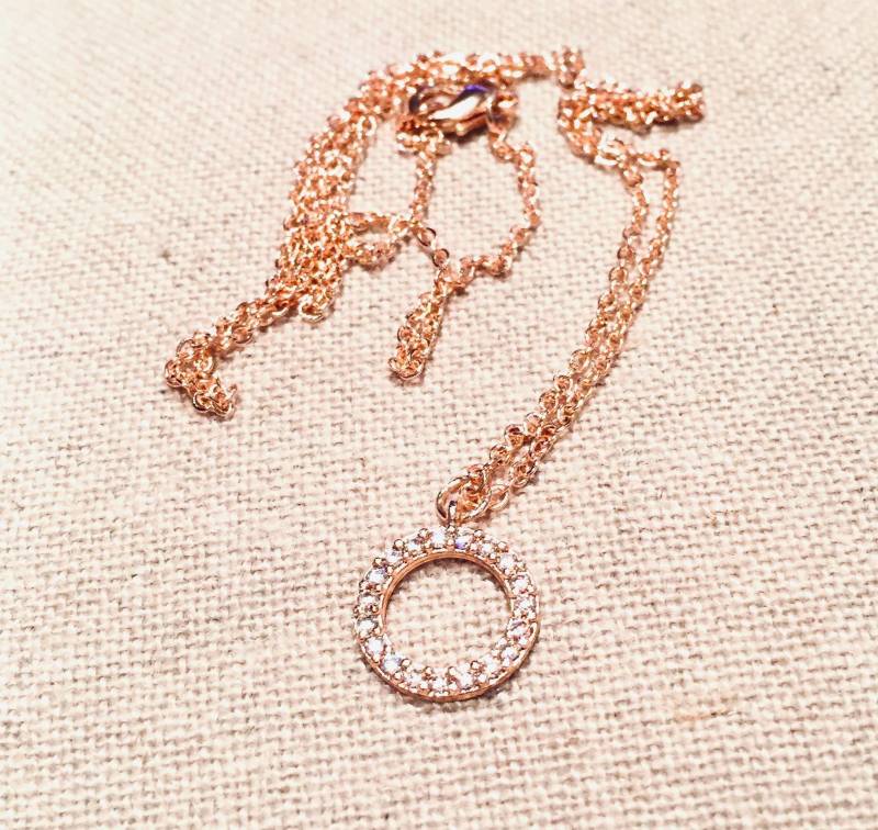 Rose Gold Überzogene Pave O Halskette Rose Gold Überzogene Pave O Halskette von MurniCo