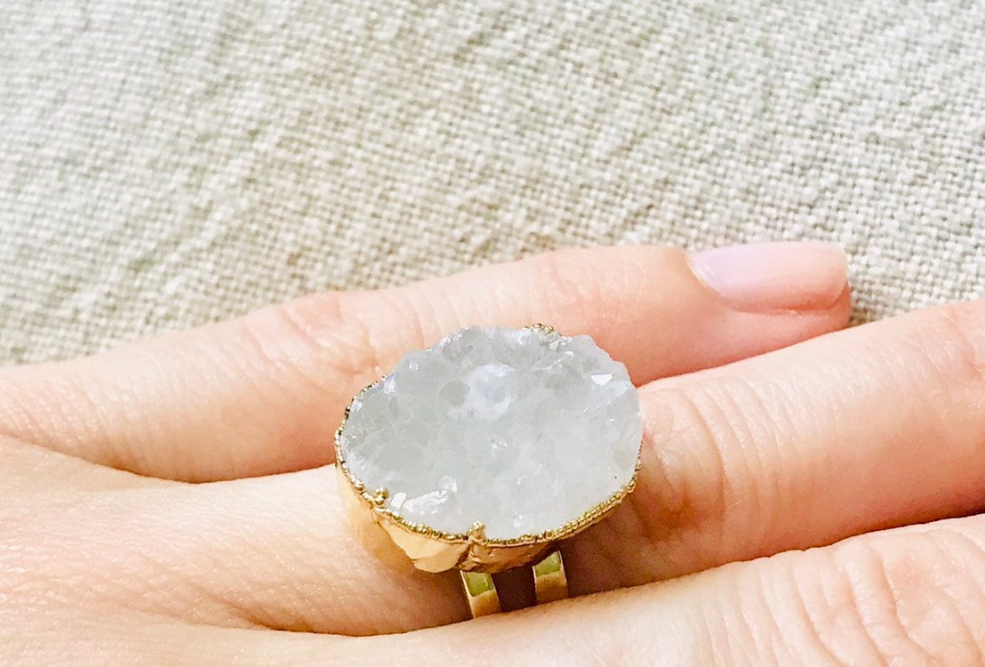 Weiß Druzy Quarz Einstellbar Gold Ring Weiß Druzy Quarz Einstellbar Gold Ring von MurniCo