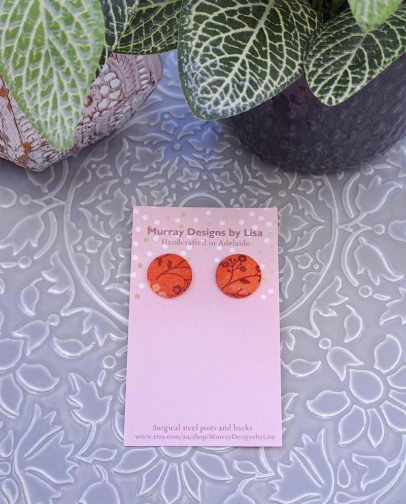stoffknopf Ohrringe Im Floralen Design stoffknopf Ohrringe Im Floralen Design von MurrayDesignsbyLisa