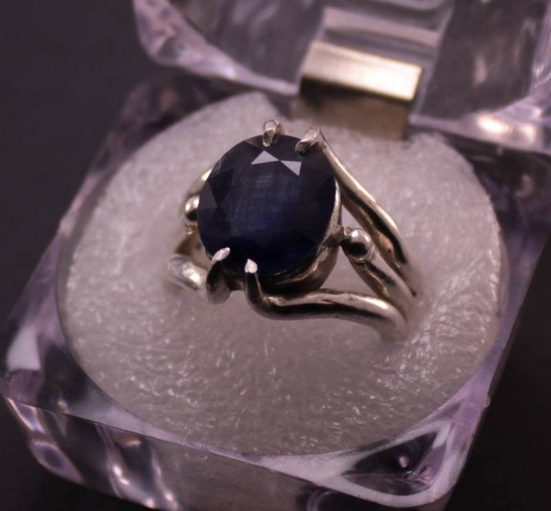 Natürliche 10 Ct Großen Kaschmir Saphir Große Blaue Farbe Tief Tinte in 999 Silber Schlange Beißen Design von Murtazagems