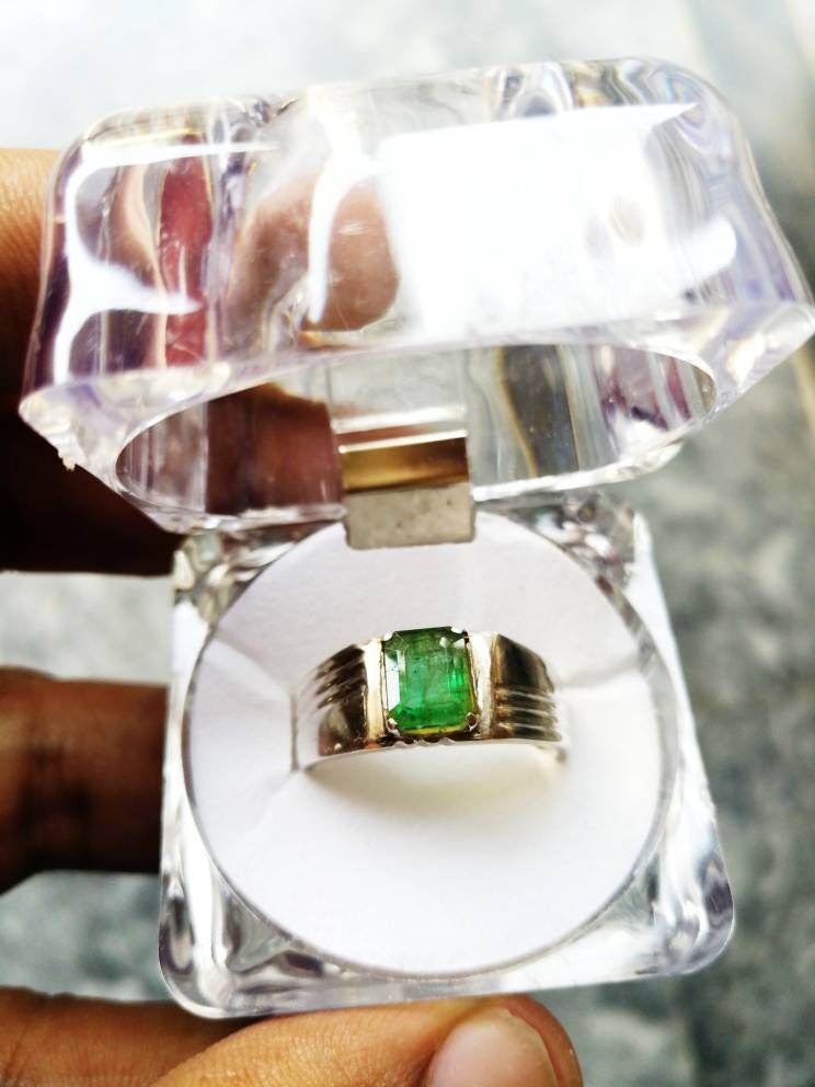 Natürlicher Sawat Smaragd Ring Lebendiges Grün Für Männer Und Frauen von Murtazagems