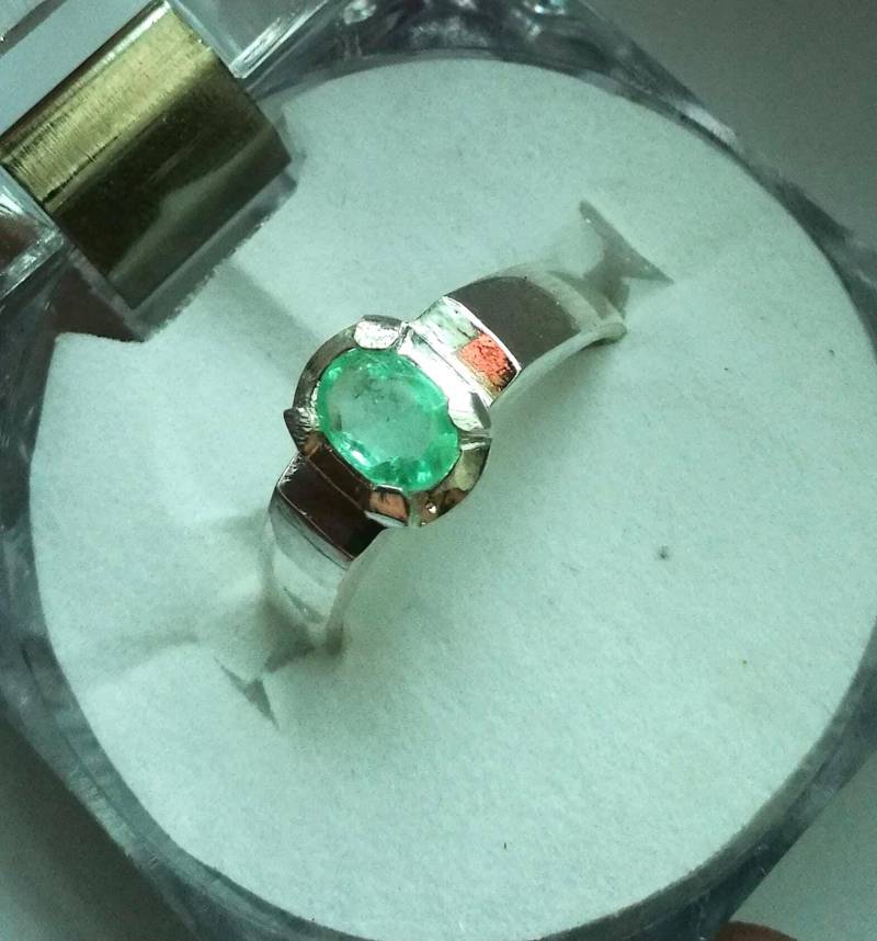 Natürlicher Smaragd Ring Erde Grün Schöner Transparenter Sauberer Stein Ein Ct von Murtazagems