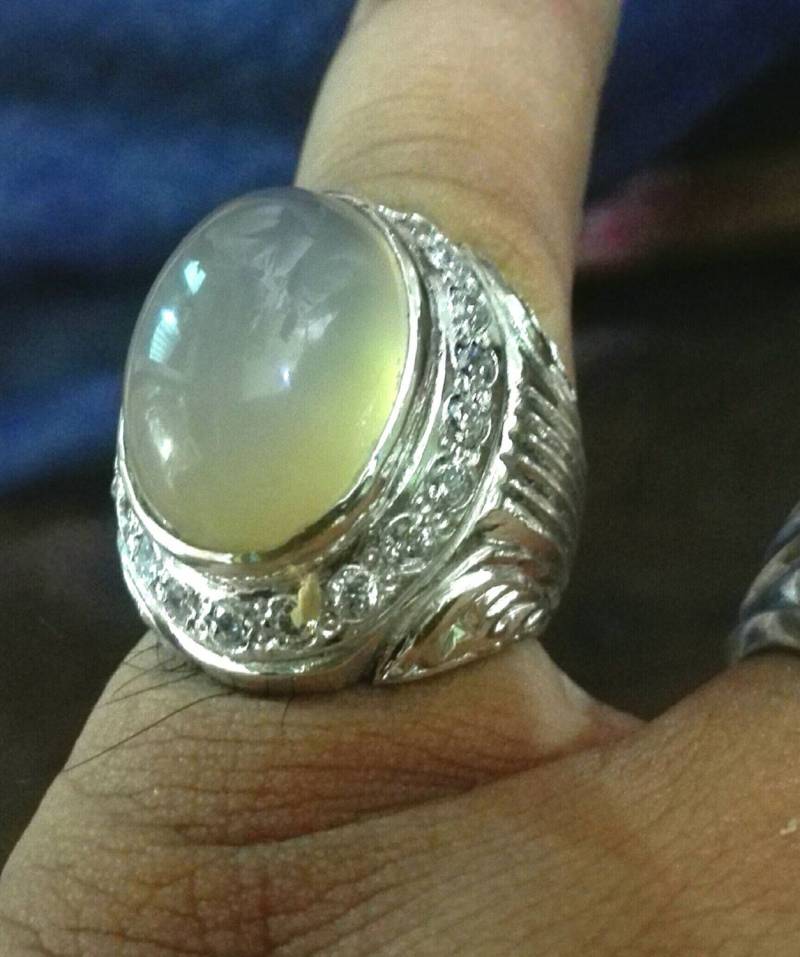 Weißer Aqeeq Achat Mit Zirkon Besetzter Ring von Murtazagems