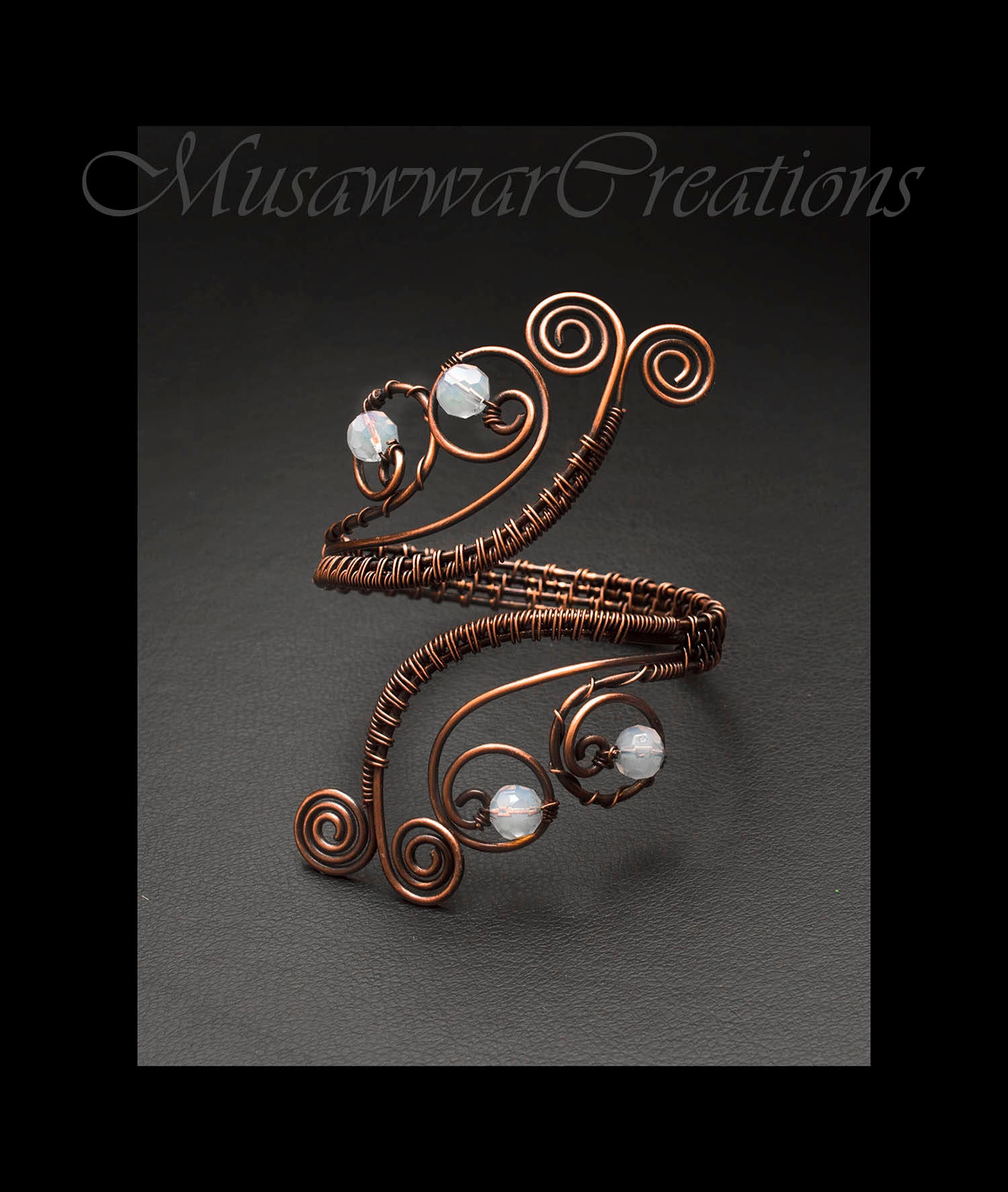 Antiker Kupferdraht Gewickelt Manschette, Weißer Kristall Achat Armband-Draht Manschette Armband Handgemachte Kupfer von MusawwarCreations