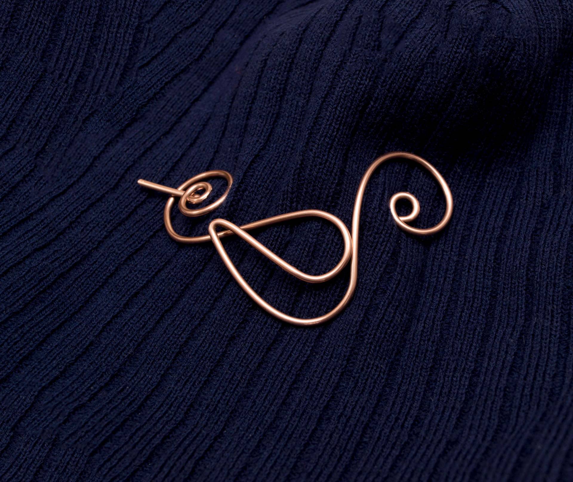 Blatt Und Schwan Design Brosche, Stricknadel, Schalnadel, Sweater Pin, Gestrickte Vintage von MusawwarCreations