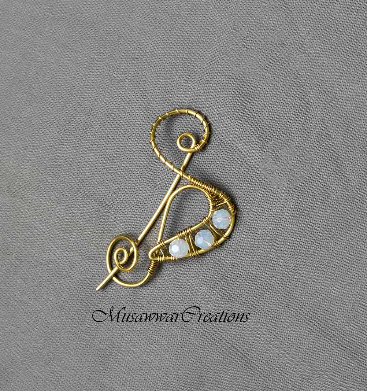 Blatt Und Schwan Design Schalnadel Pullovernadel, Messingdraht Schalnadel, Schalbrosche Blatt Und Schwan Design Schalnadel Pullovernadel, Messingdraht Schalnadel, Schalbrosche von MusawwarCreations