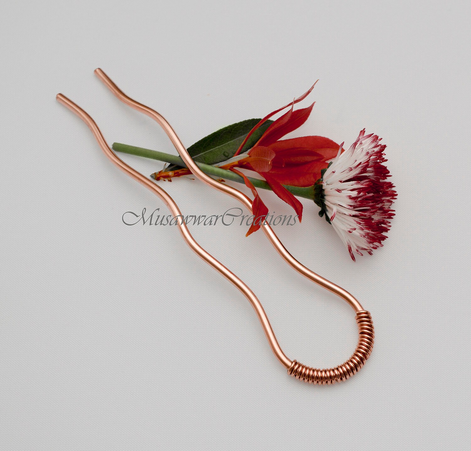 Handgeformte Haargabel Aus Kupferdraht - Strapazierfähiger Dutthalter, Handgemachter Haarstab, Zacke, Pin, Boho Hochsteckfrisur-Accessoire Handgeformte Haargabel Aus Kupferdraht - Strapazierfähiger Dutthalter, Handgemachter Haarstab, Zacke, Pin, Boho Hochsteckfrisur-Accessoire von MusawwarCreations