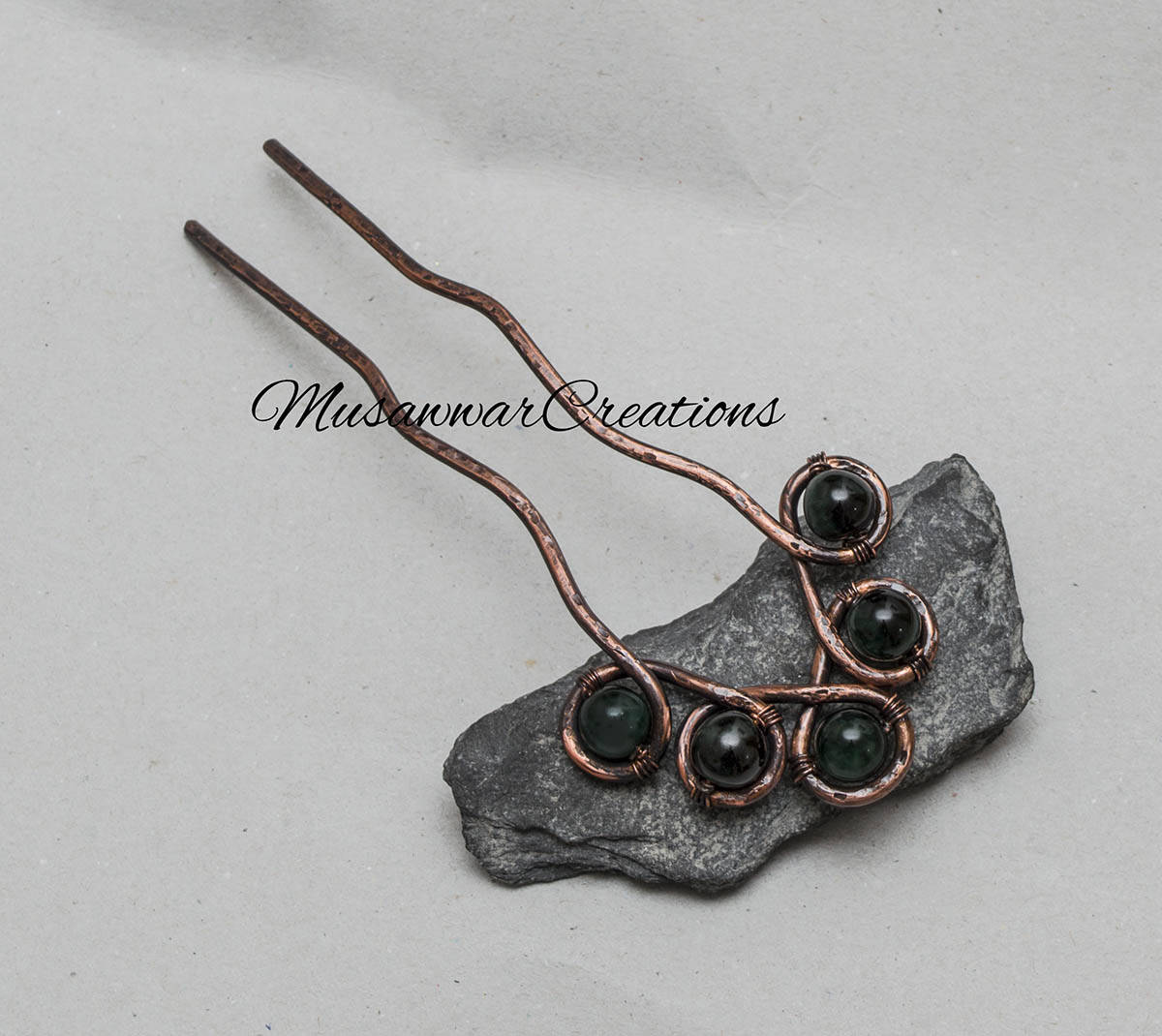 Handgemachte Antike Kupfer Haarforke Grüner Jaspis Celtic Dutt Stick Handgemachte Antike Kupfer Haarforke Grüner Jaspis Celtic Dutt Stick von MusawwarCreations
