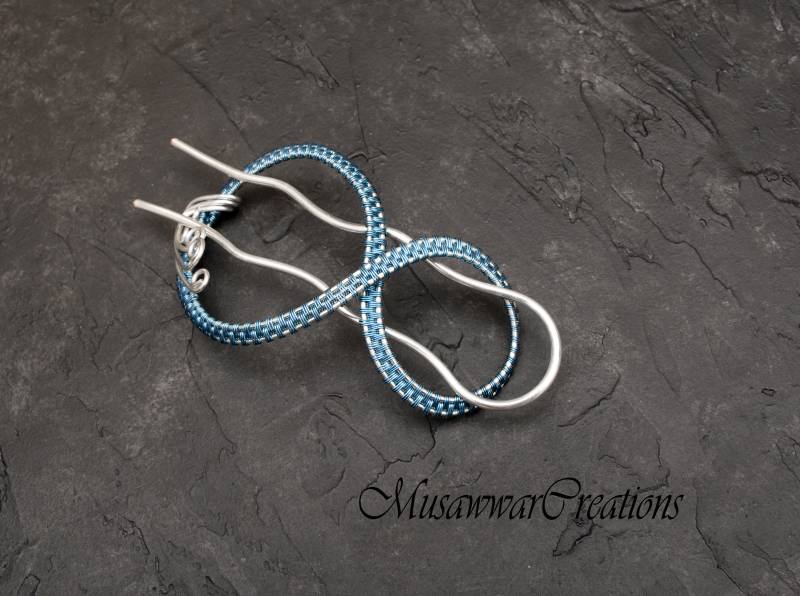 Infinity-Design, Blauer Draht Silber Haarknotenhalter, Fancy Silberdraht-Brötchenhalter von MusawwarCreations