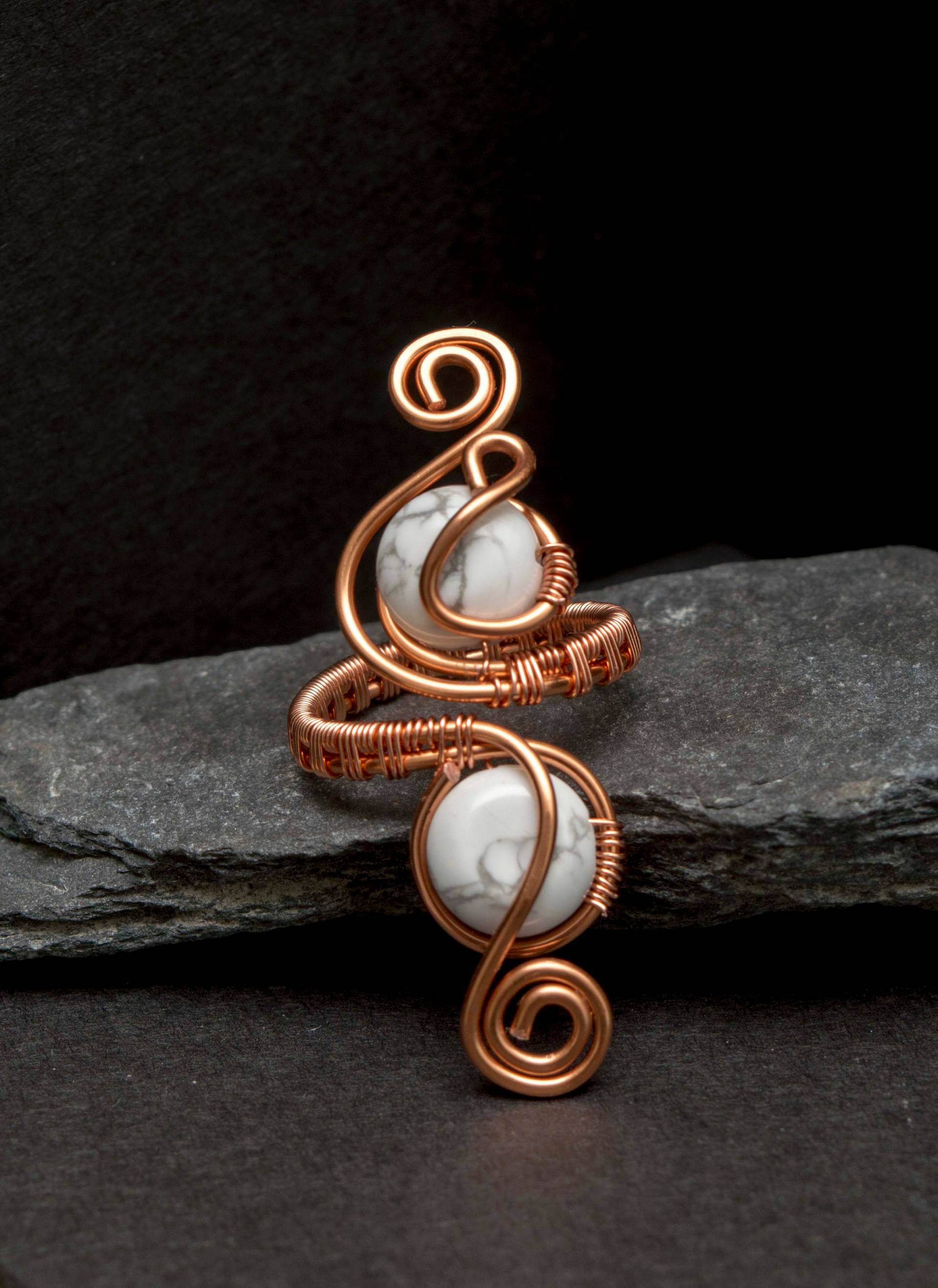 Kupfer Weißer Howlith Ring, Pyritring Silber, Verstellbare Ringe, Boho Kupferring - Wire Wrapped Ring -Kupferring Handgemachter Verstellbarer von MusawwarCreations