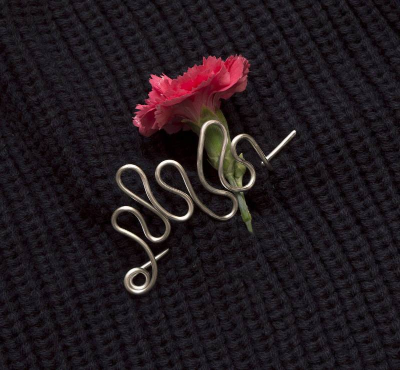 Loops Form Silberdraht Schal Und Pullover Pin, Kupferdraht Brosche von MusawwarCreations
