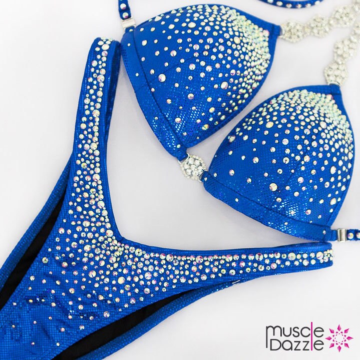 Erschwinglicher Royal Blauer Figurenanzug | Fs595 von MuscleDazzle