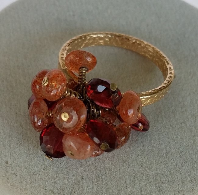 Perlen Granat Und Sonnenstein Ring Perlen Granat Und Sonnenstein Ring von MuseHill