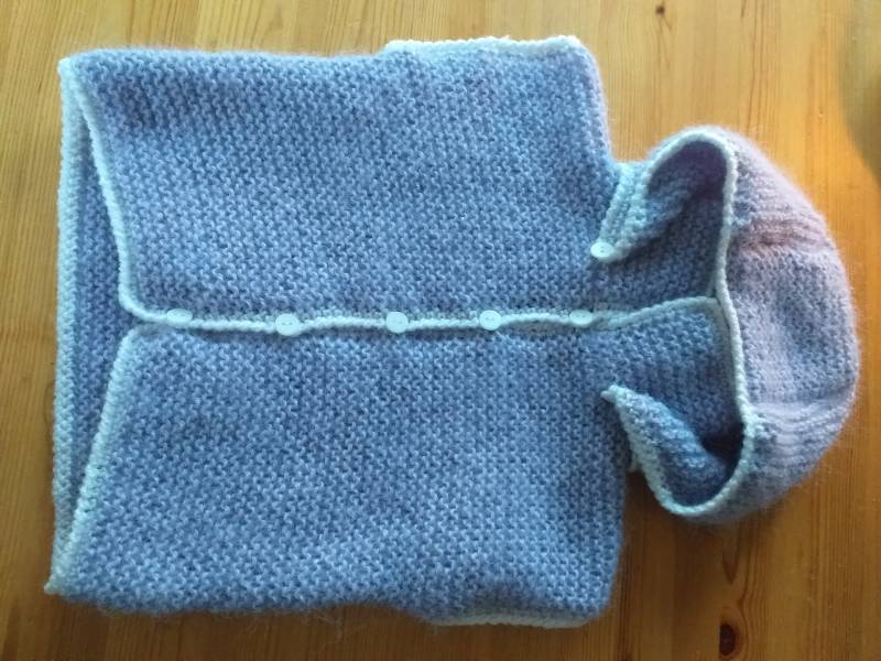 Lila Kapuzenweste Für Babys - Handgestrickt Gr. 80-86 von Musestunde