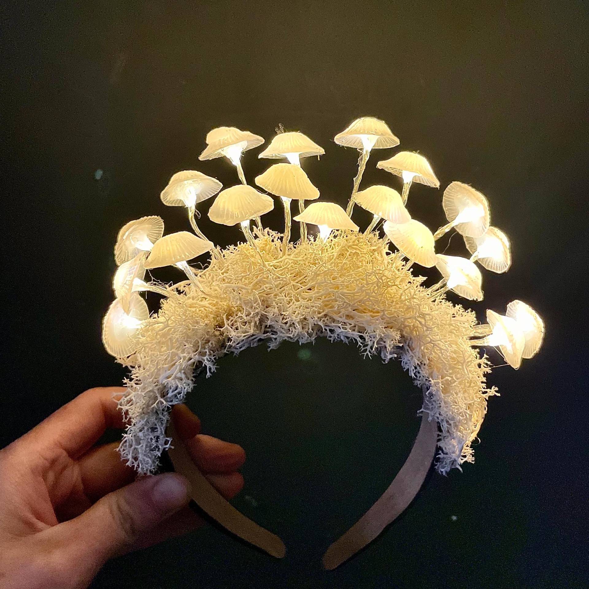 Leuchtende Pilz-Feenkrone - Halloween Rave Headpiece Woodland Fantasy Kostüm von Mushroomsland