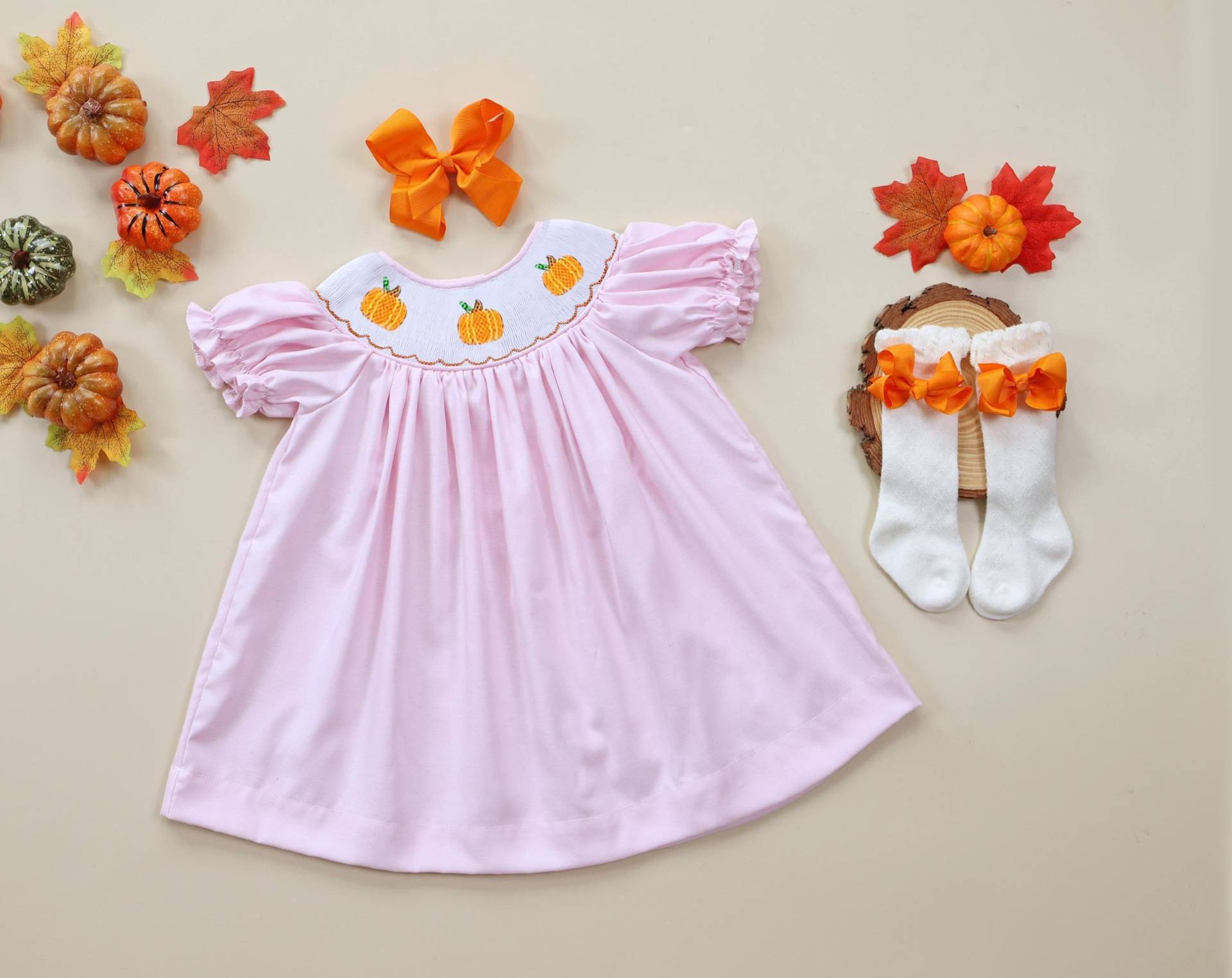 Mädchen Gesmokt Kürbis Kleid Romper Pastell Rosa, Halloween, Erntedank, Herbst, Bischof Stil, Baby Girl, Pumpkin Patch, Spinne, Candy Corn von MuslinblanketVN