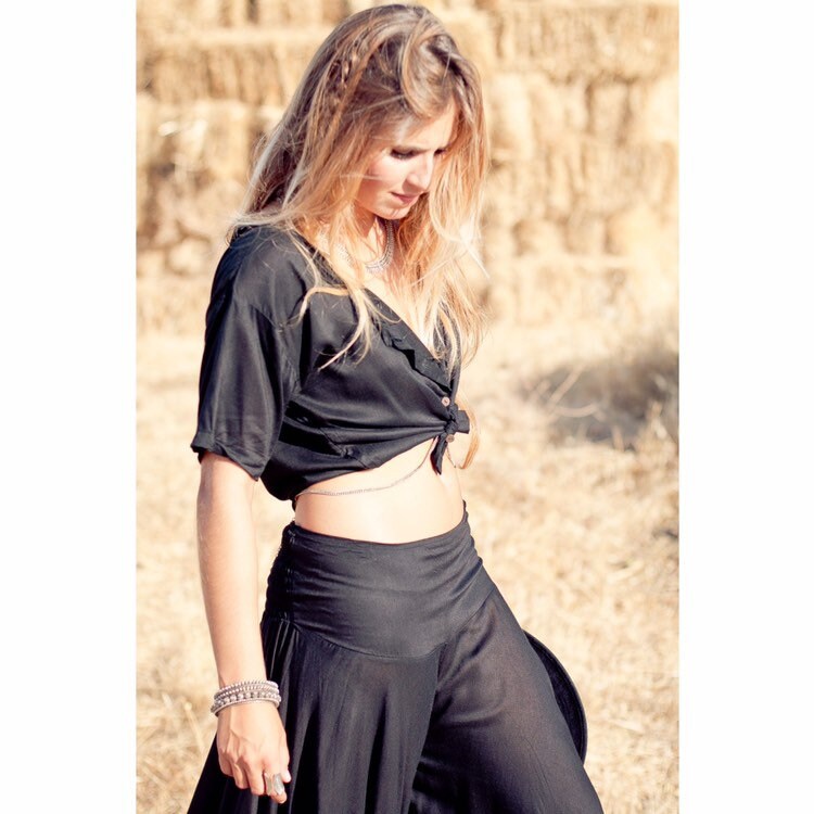 Rising Set Flair Hose Und Mini Knopf Tank Top, Set, Boden Länge, Ärmel Bequem, Feativ Tragen von MustBeMuse