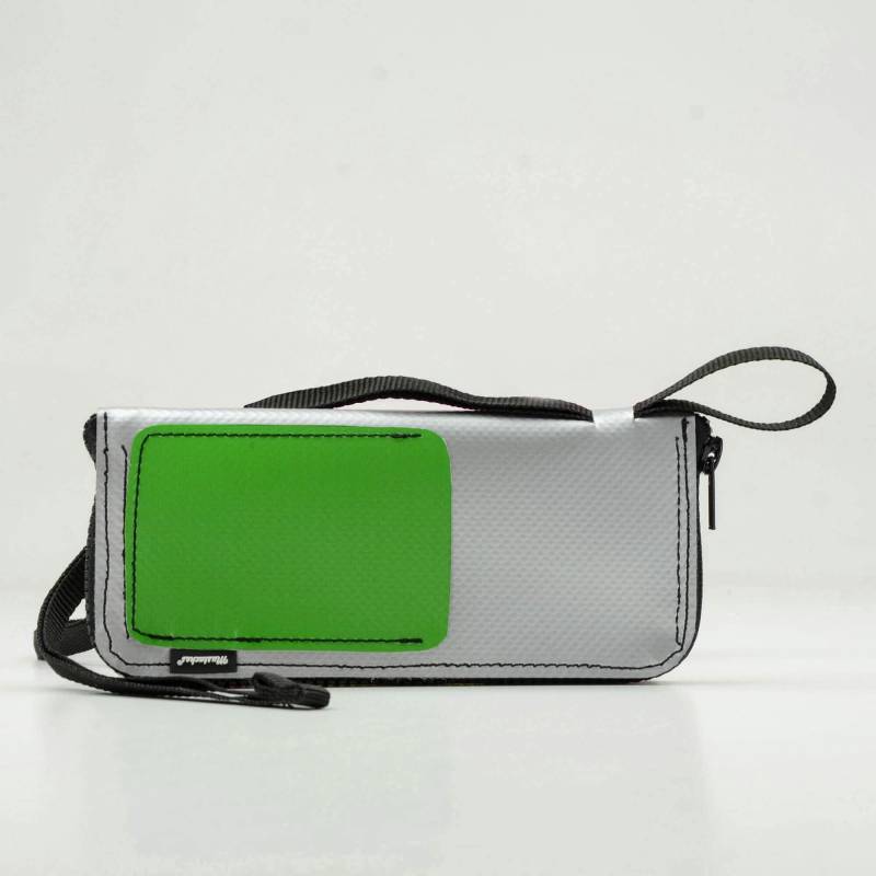 Geldbörse Aus Recycelter Lkw-Plane Großer Reißverschluss Upcycled Umweltfreundliches Reisen Einzigartige Handarbeit #02 von MustachesBag